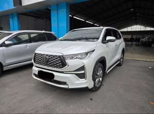 Jual bekas DP 65JT Toyota Innova Zenix Q TSS Modellista Hybrid Bensin CVT 2023,lokasi di Medan Kota