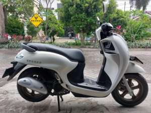 Jual bekas DP 800 Rb New Scoopy Prestige Keyless Putih Murah 2024,lokasi di Tangerang Selatan Kota