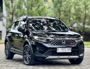 Jual bekas DP 9 jt WRV RS Matic 2023 Antik Spt Baru Km 50rb Record,lokasi di Semarang Kota