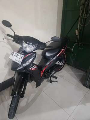 Jual bekas Dp100rb revo x cw hitam 2019 gbm,lokasi di Bantul Kab.