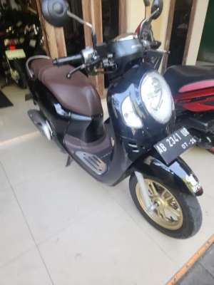 Jual bekas Dp300rb Scoopy hitam keyless 2021 rempte 2 wajib gbm,lokasi di Bantul Kab.