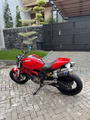 Jual bekas Ducati Monster 795 Full Paper ATPM, mulus, pajak hidup panjang dec-30,lokasi di Surabaya Kota