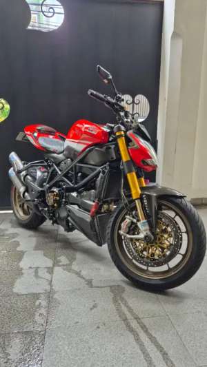 Jual bekas Ducati streetfighter 1098s 2012 paper asesoris,lokasi di Jakarta Utara