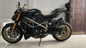 Jual bekas Ducati Streetfighter 1098s Full paper 2010,lokasi di Jakarta Timur