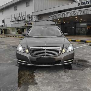 Jual bekas E300 Elegance 3.0 NIK 2011 Abu Abu,lokasi di Tangerang Kota