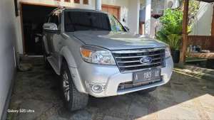 Jual bekas Everest 2.5 XLT 2011 matic diesel pjk pjg 1126 km 120rb orisinil,lokasi di Jakarta Selatan