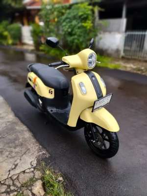 Jual bekas Fazzio Hybrid 2025 standar kuning glossy,lokasi di Jakarta Selatan