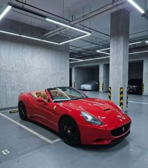 Jual bekas Ferrari California Rosso Corsa 4.3,lokasi di Jakarta Utara