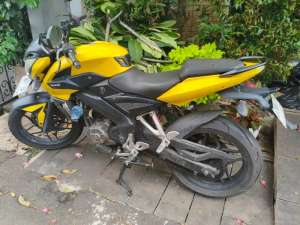 Jual bekas Flash Sale Ramadhan Only Bajaj Pulsar 200 NS - Warna Kuning Hitam,lokasi di  ,Jakarta Timur