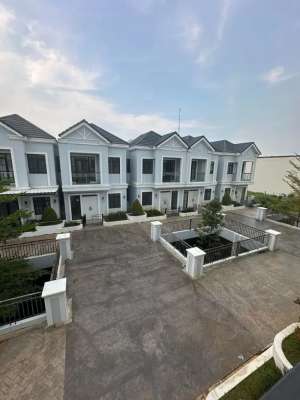 Flash Sale Rumah Cluster Type F Lavon SWAN CITY lokasi di Tangerang Kab., tersedia melalui melalui situs Olx