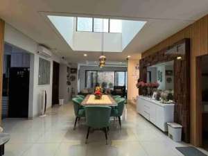 FOR RENTSEWA Rumah Mewah Full Furnished THE EMINENT BSD lokasi di Tangerang Kab., tersedia melalui melalui situs Olx