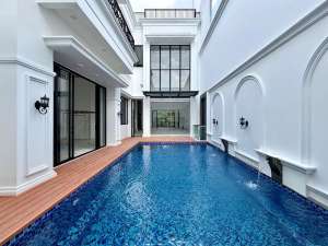For Sale Brand New American Style House Tebet Jakarta Selatan lokasi di Jakarta Selatan, tersedia melalui melalui situs Olx