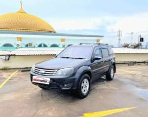 Jual bekas Ford Escape XLT Tahun 2010 Automatic Hitam,lokasi di Jakarta Barat