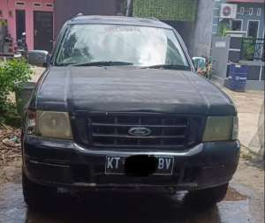Jual bekas Ford Everest 4x4 Kondisi baik siap jalan di Barong, Kutai Barat,lokasi di Kutai Barat Kab.