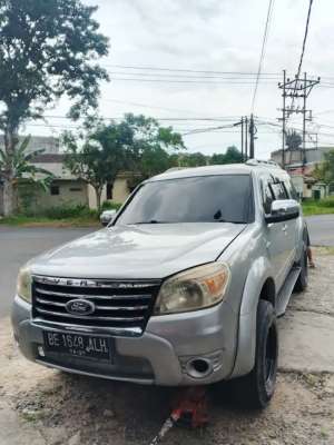Jual bekas Ford Everest 4x4 mt 2011,lokasi di Bandar Lampung Kota