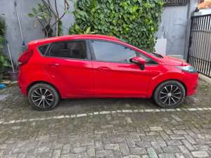 Jual bekas Ford fiesta 1.4at trend red thn 2011.bisa tt motor gede,lokasi di Jakarta Utara