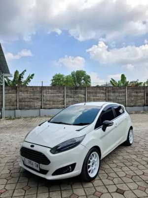 Jual bekas Ford Fiesta 1.5 Matic,lokasi di Pekanbaru Kota