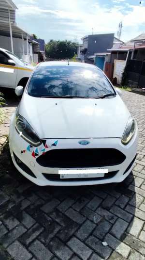 Jual bekas Ford Fiesta Trend 2014 PMK 2015,lokasi di Balikpapan Kota