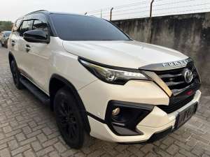 Jual bekas Fortuner 2.4 TRD Automatic 2020 Diesel,lokasi di Medan Kota