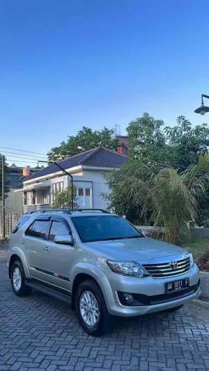 Jual bekas FORTUNER DIESEL MATIC LOW KM ISTIMEWA,lokasi di Sleman Kab.