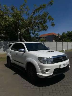 Jual bekas FORTUNER G 2.5 DIESEL TAHUN 2009,lokasi di Sidoarjo  Kab.