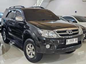 Jual bekas Fortuner G Bensin SUPER ISTIMEWA LIKE NEW Jarang Ada yg Kondisi ImTOP,lokasi di Surabaya Kota