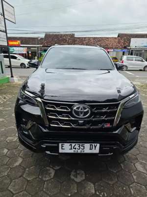 Jual bekas Fortuner gr 2.8 tahun 2024,lokasi di Yogyakarta Kota