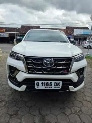 Jual bekas Fortuner gr 2.8 tahun 2024,lokasi di Surakarta Kota
