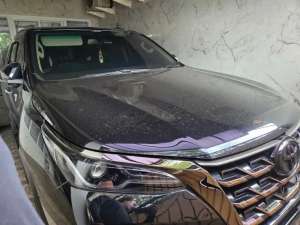 Jual bekas Fortuner GR Sport 2.4 diesel hitam,lokasi di  