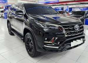 Jual bekas Fortuner GR Sport 2.8 At 2023 Low KM,lokasi di Surabaya Kota