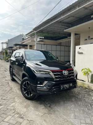 Jual bekas Fortuner TRD 2021 Low KM Record Toyota Full Original,lokasi di Nganjuk Kab.