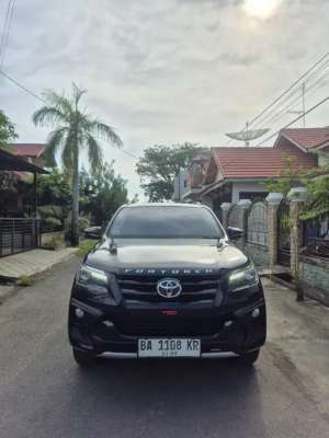 Jual bekas Fortuner Trd 2.4 AT 4x2 Diesel,lokasi di Padang Kota