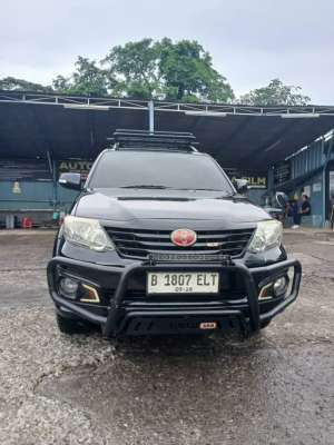 Jual bekas Fortuner V 4X4 AT tipe tertinggi, low km asli, mulus, pemilik langsung,lokasi di Depok Kota