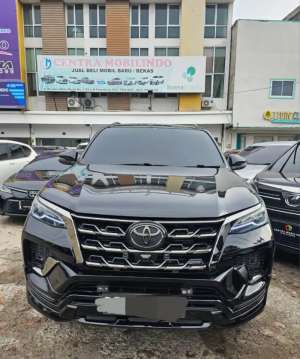 Jual bekas Fortuner VRZ GR 2.8 AT 2022 hitam,lokasi di Ogan Ilir Kab.