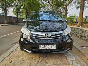 Jual bekas FREED E AC DOBEL 2014,lokasi di Tangerang Kota