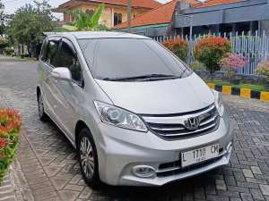 Jual bekas FREED E PSD 2013 AC DOUBLE BLOWER,lokasi di Surabaya Kota