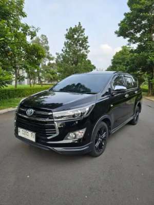 Jual bekas FS Toyota Innova Reborn Venturer 2.0 Bensin Matic AT 2020 Pmk 2021,lokasi di Surabaya Kota