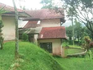 FS VILLA DIJALAN RAYA PUNCAK lokasi di Bogor Kab., tersedia melalui melalui situs Olx