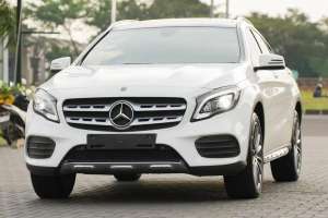 Jual bekas Girl Boss Mercedes Benz GLA200 AMG Night 2019 x1 218i 320i c200 a200,lokasi di Jakarta Utara