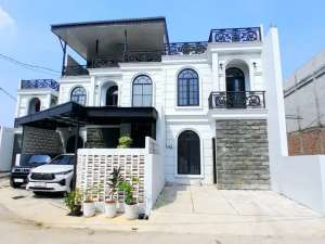 good qulityrumah 2 lantai plus rooftop dekat lrt harjamukti cibubur lokasi di Bekasi Kota, tersedia melalui melalui situs Olx