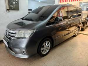 Jual bekas Gress Mobil Kutisari SERENA HWS AUTECH AT 2015 PAJAK PANJANG,lokasi di Gresik Kab.