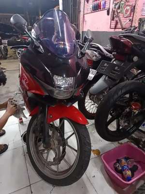 Jual bekas GSX R150 NYARI TT AN KE R15 V3,lokasi di Jakarta Utara