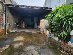 gudaang. tnh. luas. cck. untuk. kos2an.gudang. rumah. jg. tanah. luas. hrg. mini. jual. cpt. cash.only. lokasi di Jakarta Barat, tersedia melalui melalui situs Olx