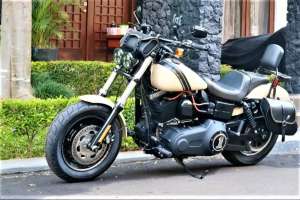 Jual bekas Harley Davidson Dyna Fat Bob 2013 Full Paper Mabua Low KM Full Accs,lokasi di Jakarta Selatan