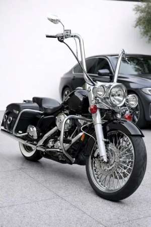 Jual bekas Harley Davidson Road King 2005 - Chicanos Style,lokasi di Jombang  Kab.