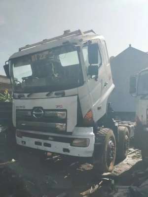 Jual bekas Hino 700 8x4 th2011,lokasi di Jakarta Timur