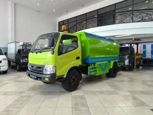 Jual bekas Hino Dutro 130HD Th2021 Tangki Minyak Hidrolis,lokasi di Surabaya Kota