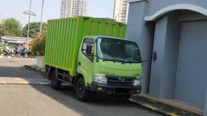 Jual bekas Hino Dutro Box Besi 4 Ban Standard Hijau 2017 Siap pakai plat kuning,lokasi di Jakarta Selatan