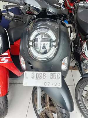 Jual bekas Hitam doff LIKE NEW KM 2RIBU HONDA SCOOPY ESP STYLISH PRESTIGE 2025,lokasi di Surabaya Kota