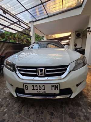 Jual bekas Honda Accord2.4 VTIL 2015 Putih White 2014 2016 dijual Cepet Bu,lokasi di Depok Kota